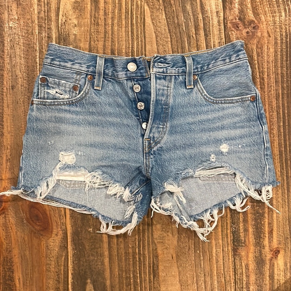 Levi’s 501 denim shorts, size 25.